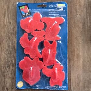 Set of 6 Vintage 1996 Wilton Disney Mickey and Friends Mini Cookie Cutters NWT